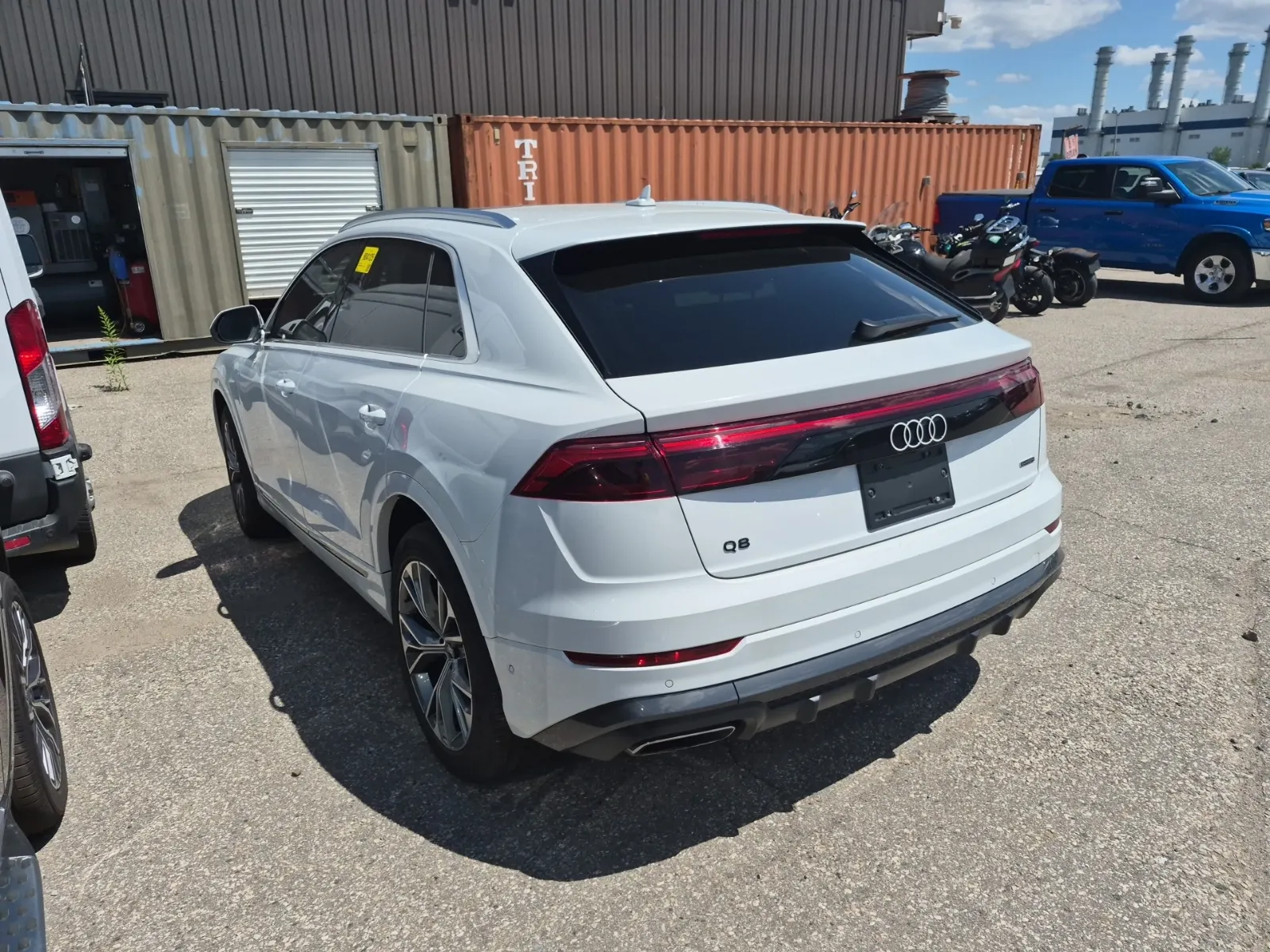 Driver Rear 3/4 Photo