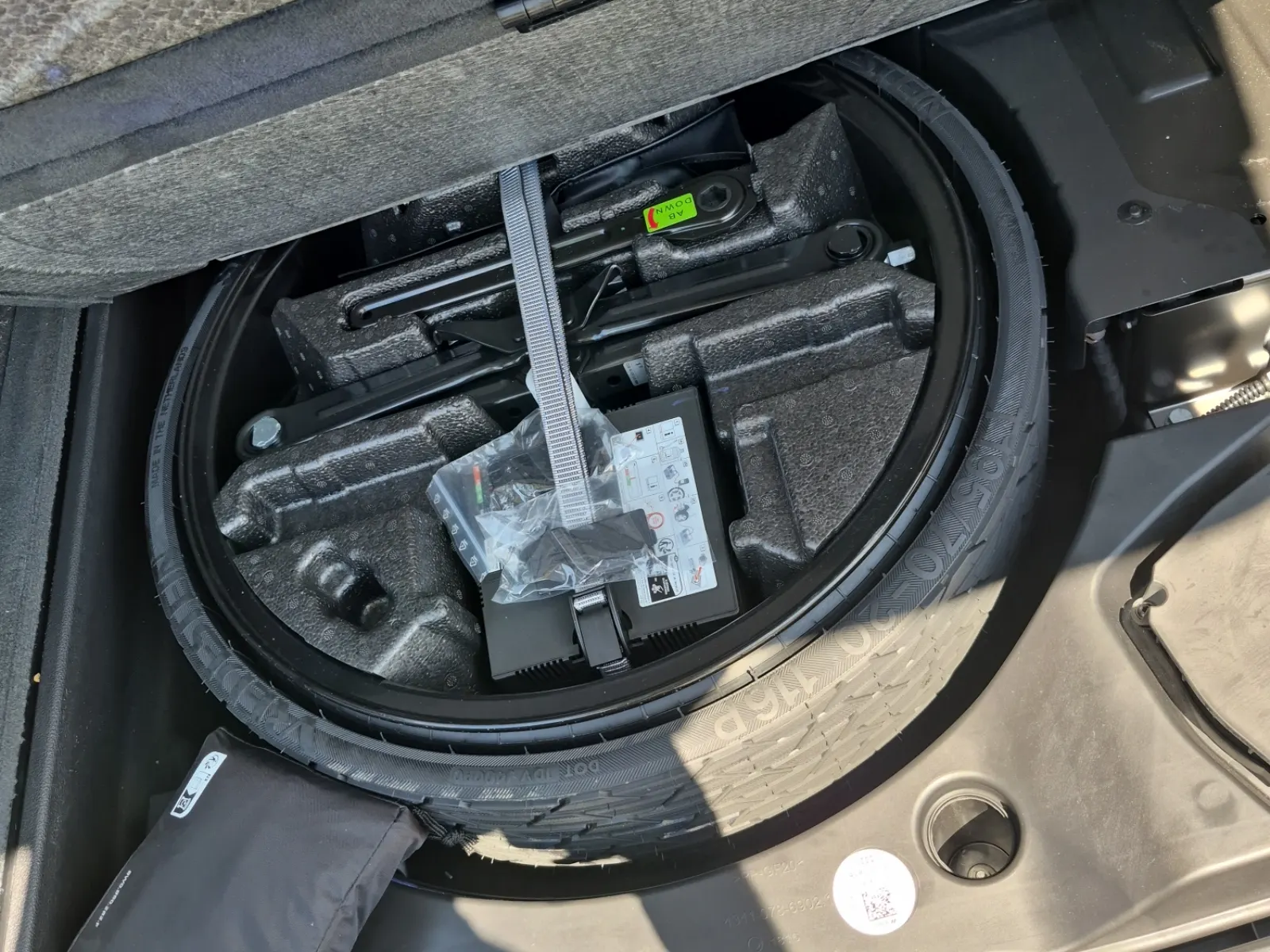 Spare Tire & Wheel Photo