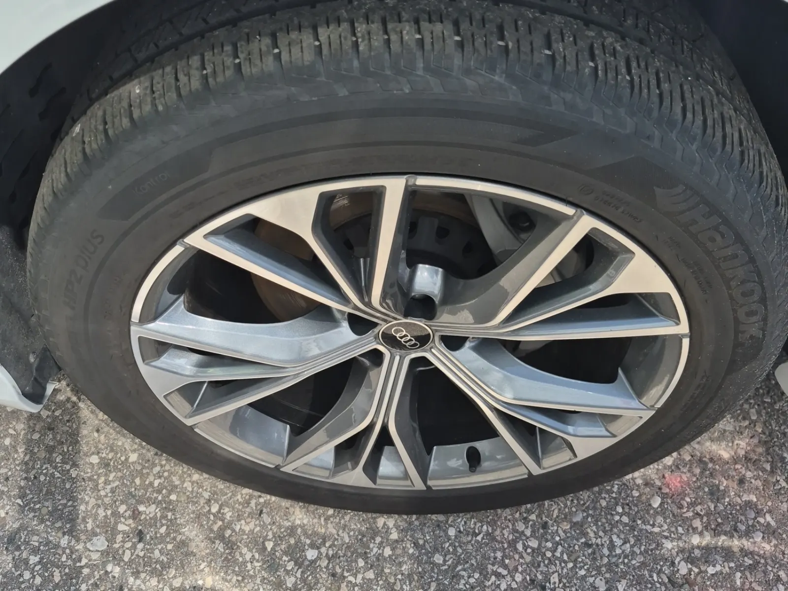 Front driver wheel/tire photo