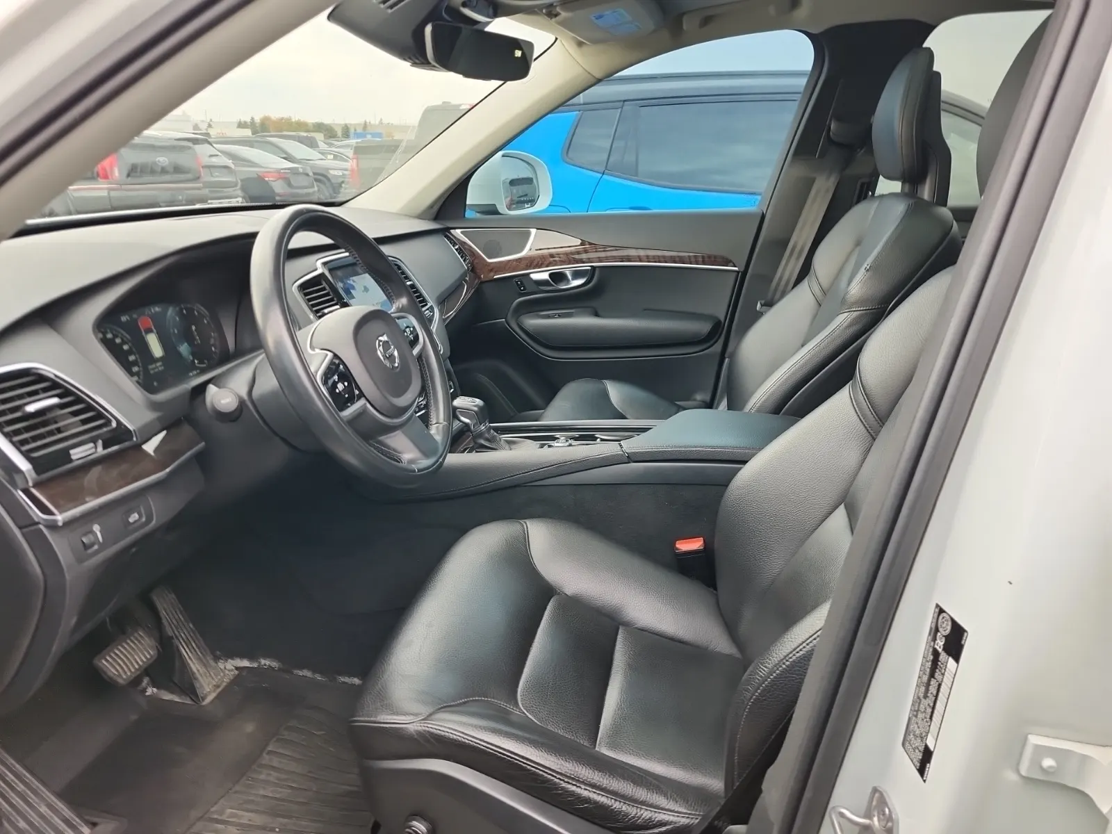 Front Interior Photo
