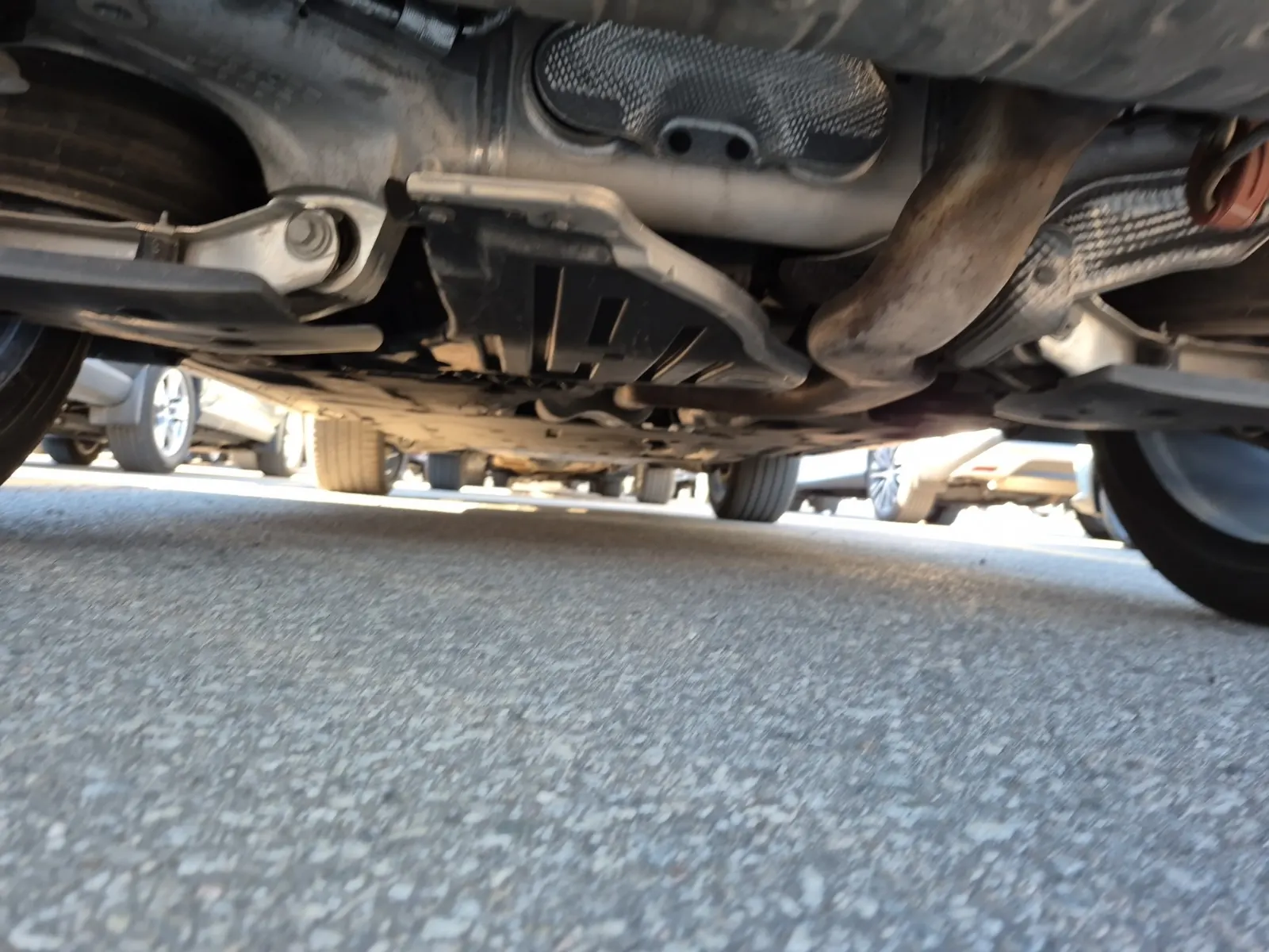 Undercarriage - Rear Photo