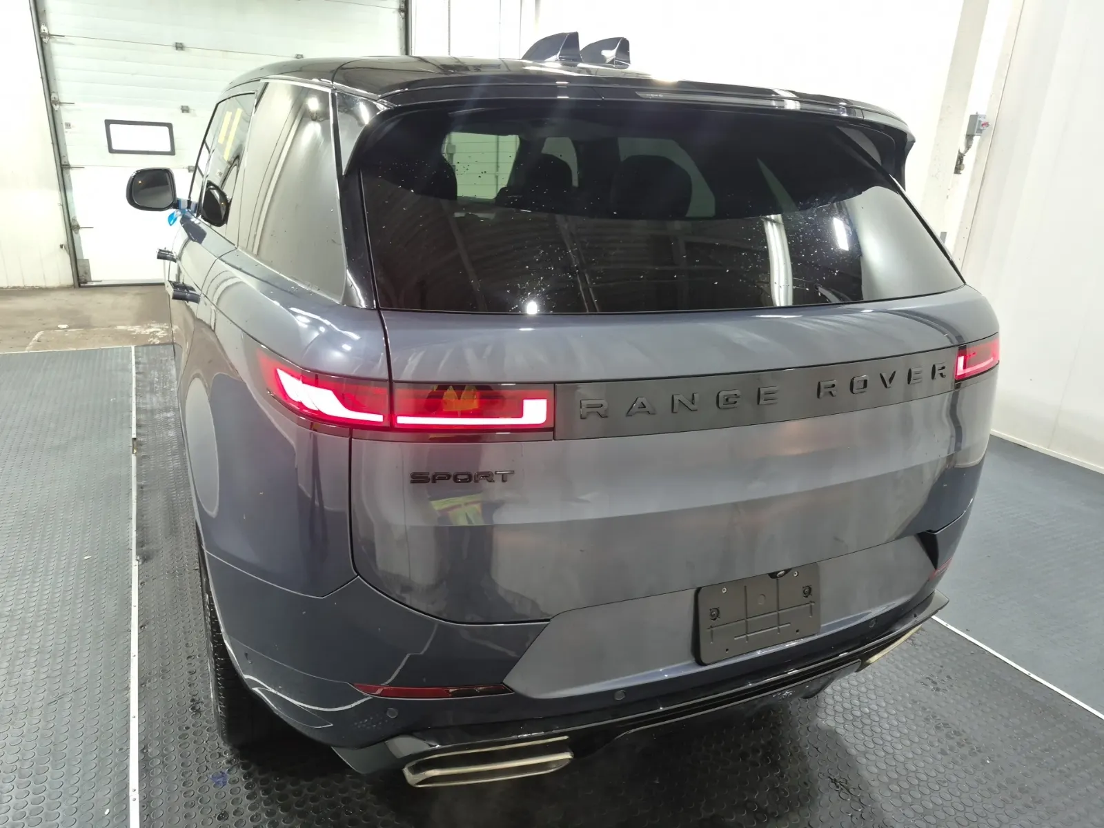 Driver Rear 3/4 Photo