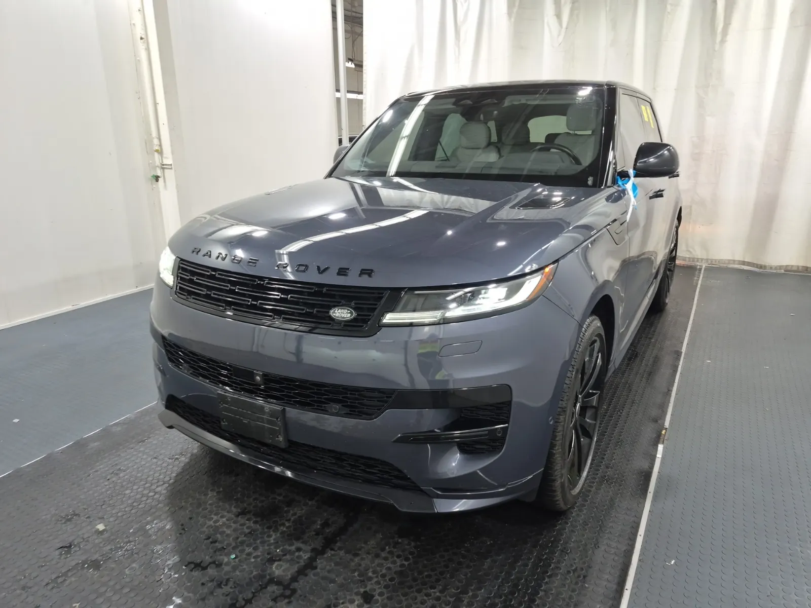 Front driver 3/4 photo