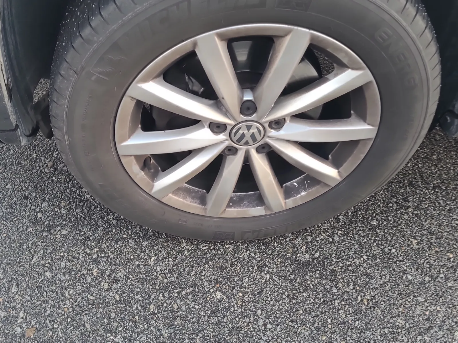 Front driver wheel/tire photo