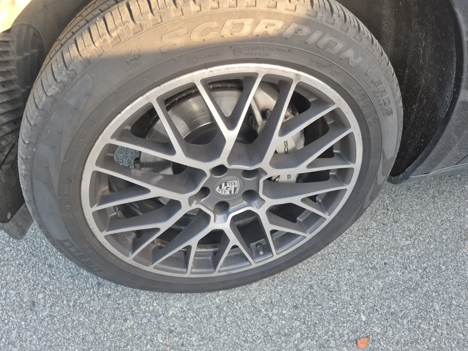 Front driver wheel/tire photo