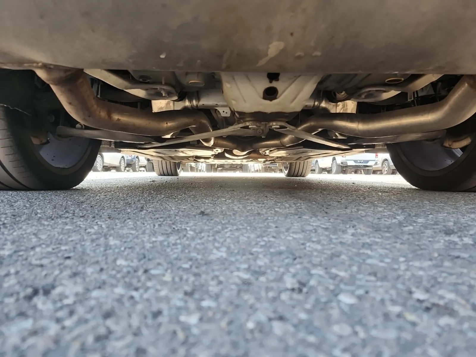 Undercarriage - Rear Photo