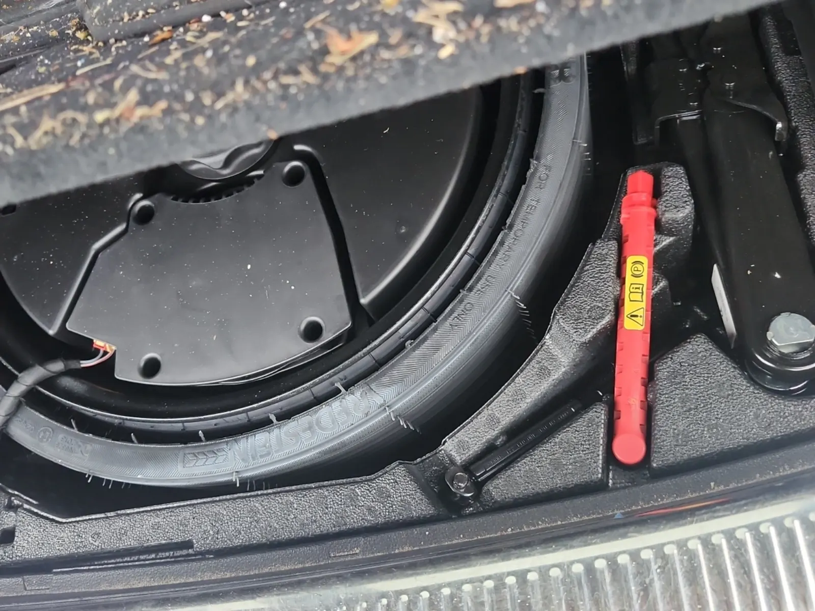 Spare Tire & Wheel Photo
