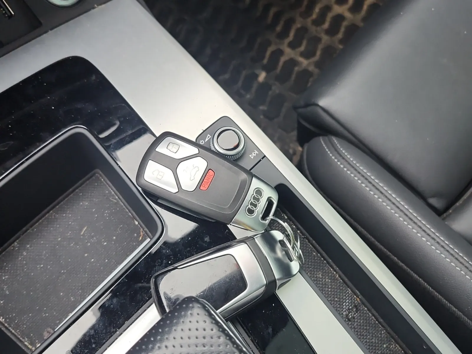 Keys/Fobs/Manual Photo