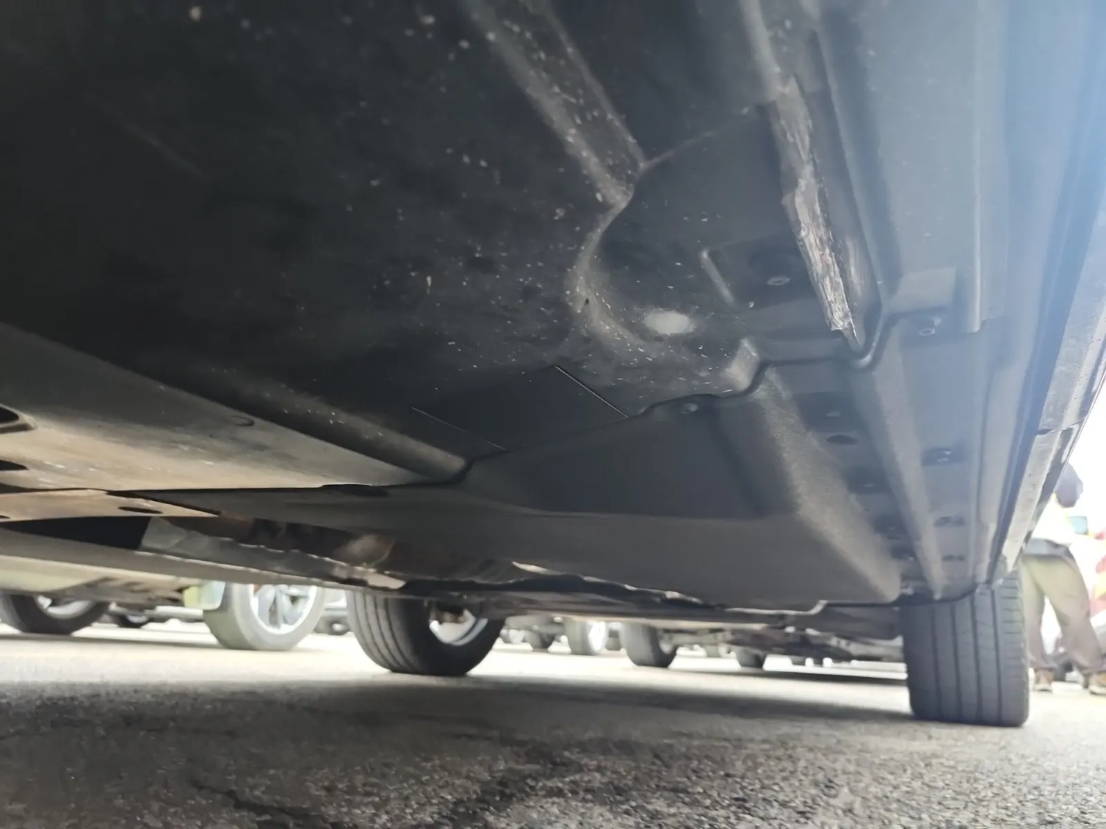 Undercarriage - Passenger Photo
