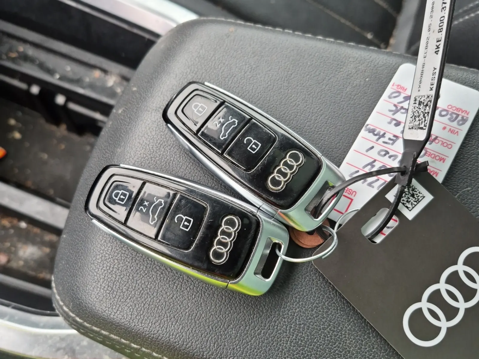 Keys/Fobs/Manual Photo