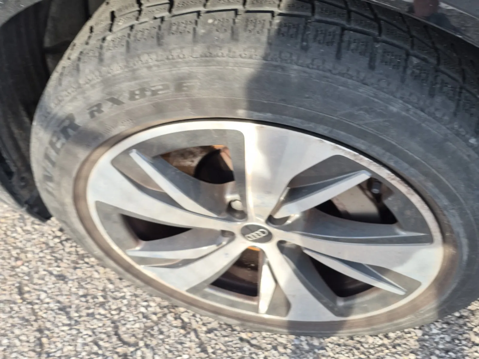 Front driver wheel/tire photo