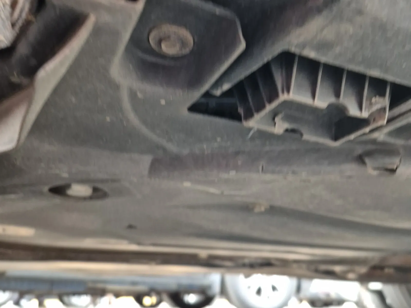 Undercarriage - Passenger Photo