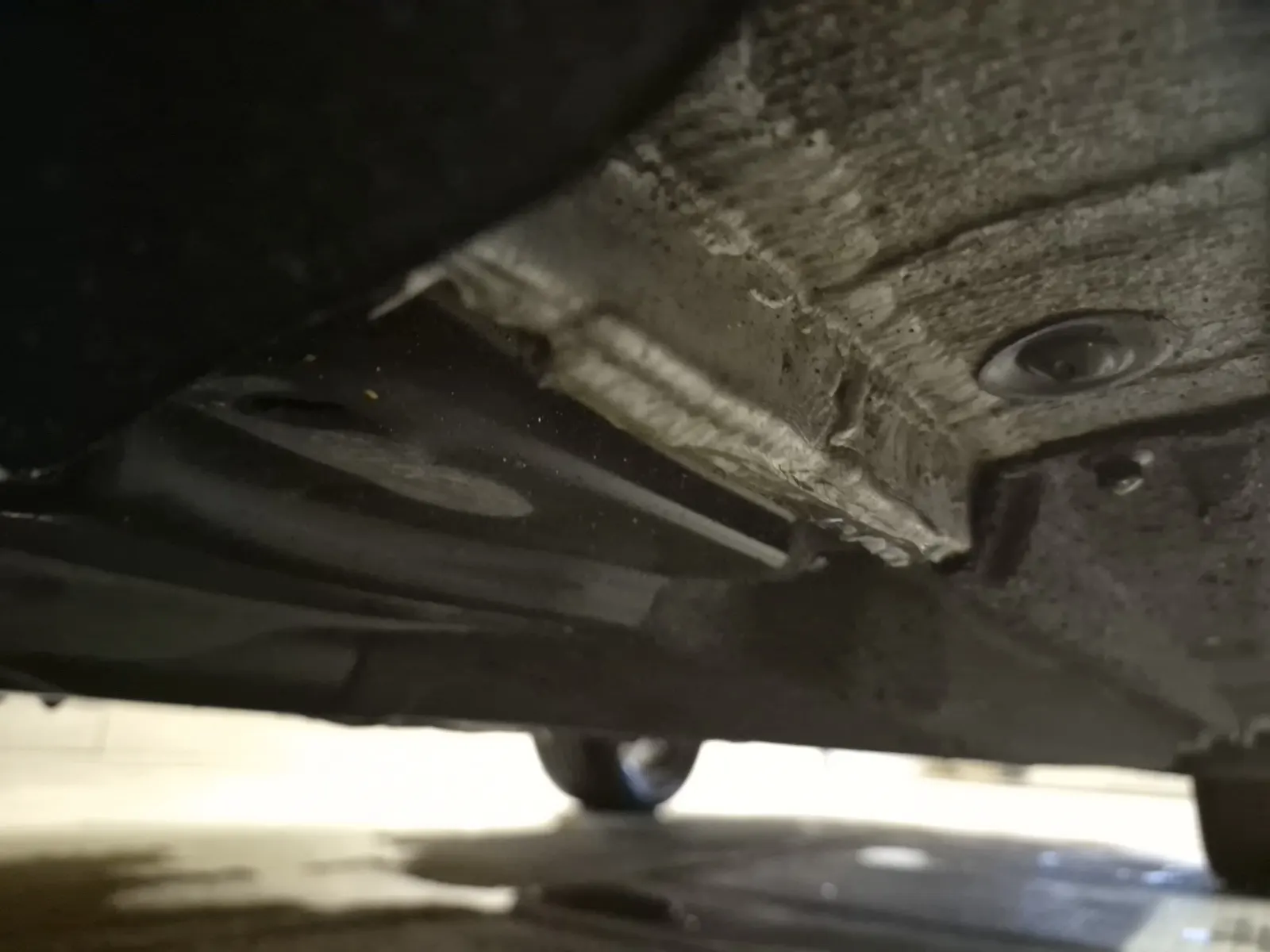 Undercarriage - Driver Photo
