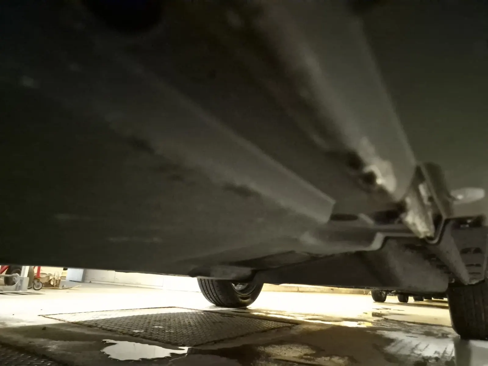 Undercarriage - Passenger Photo