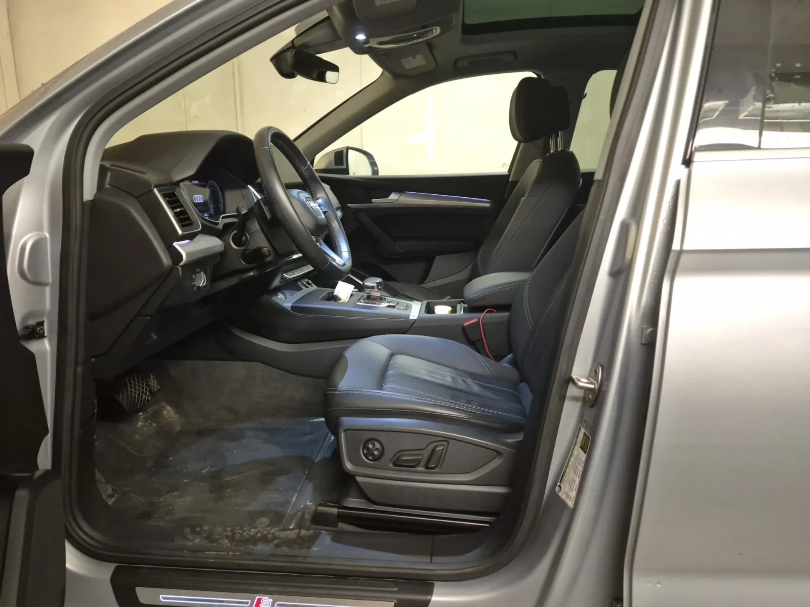 Front Interior Photo