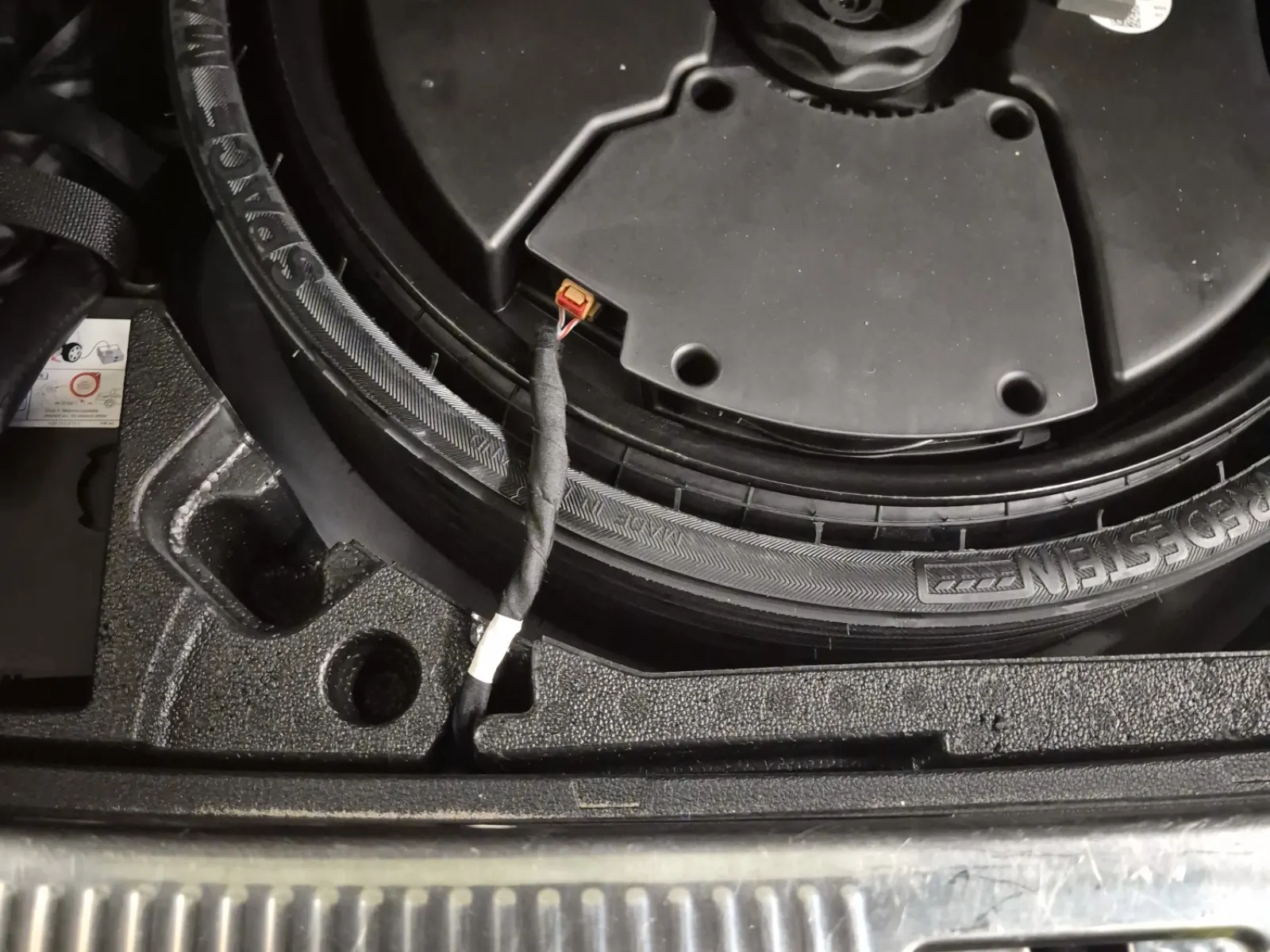 Spare Tire & Wheel Photo
