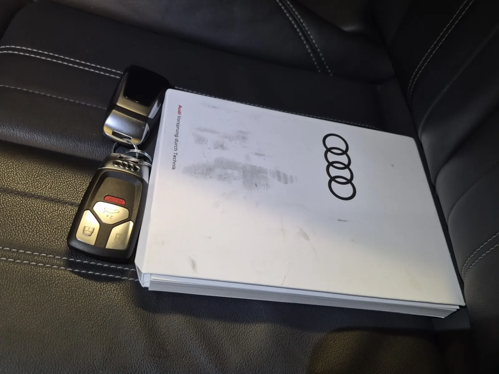 Keys/Fobs/Manual Photo