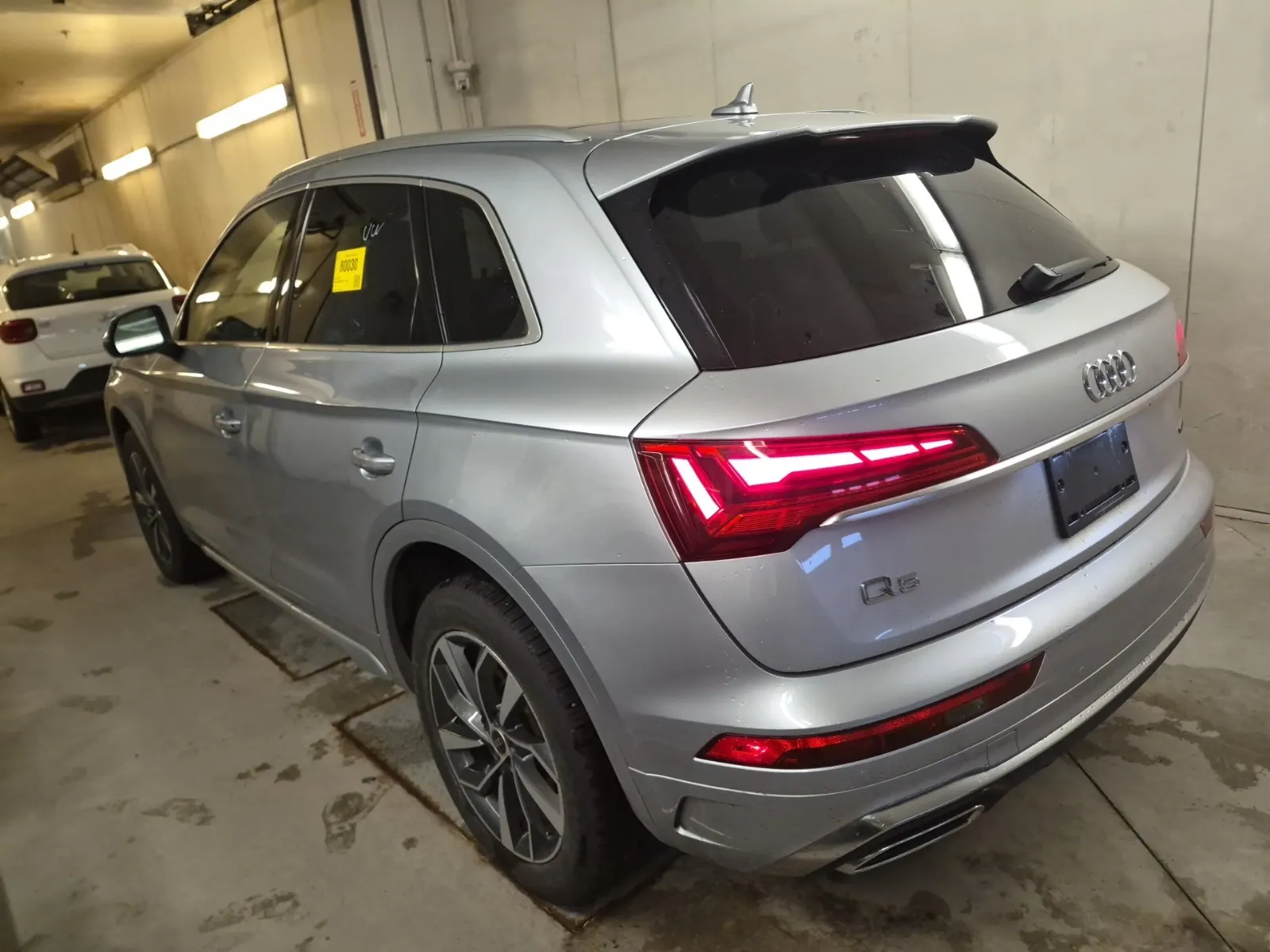Driver Rear 3/4 Photo