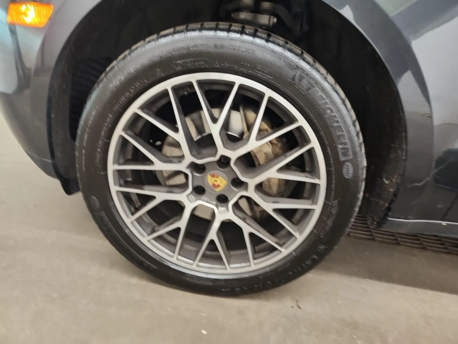 Front driver wheel/tire photo