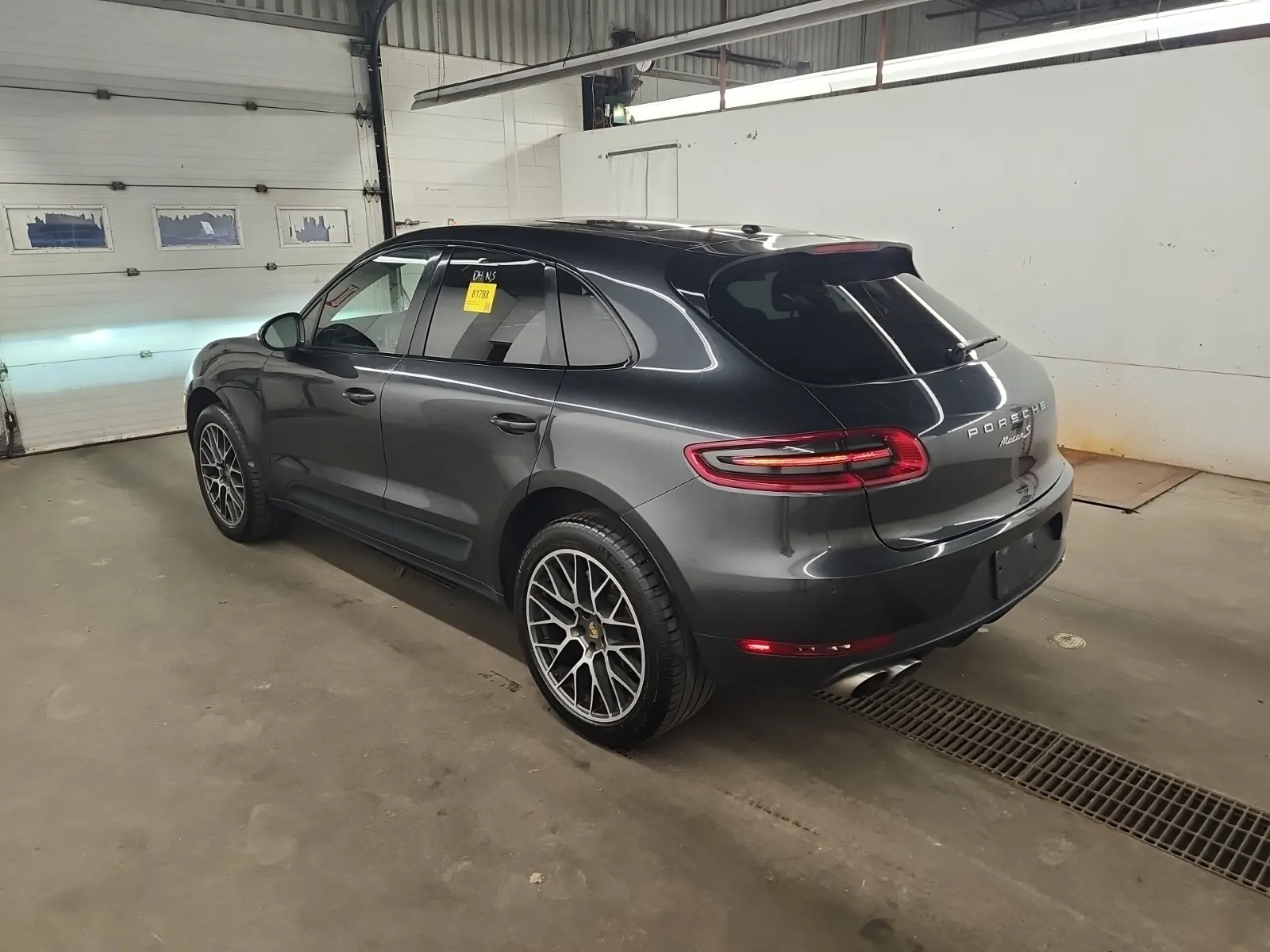 Driver Rear 3/4 Photo