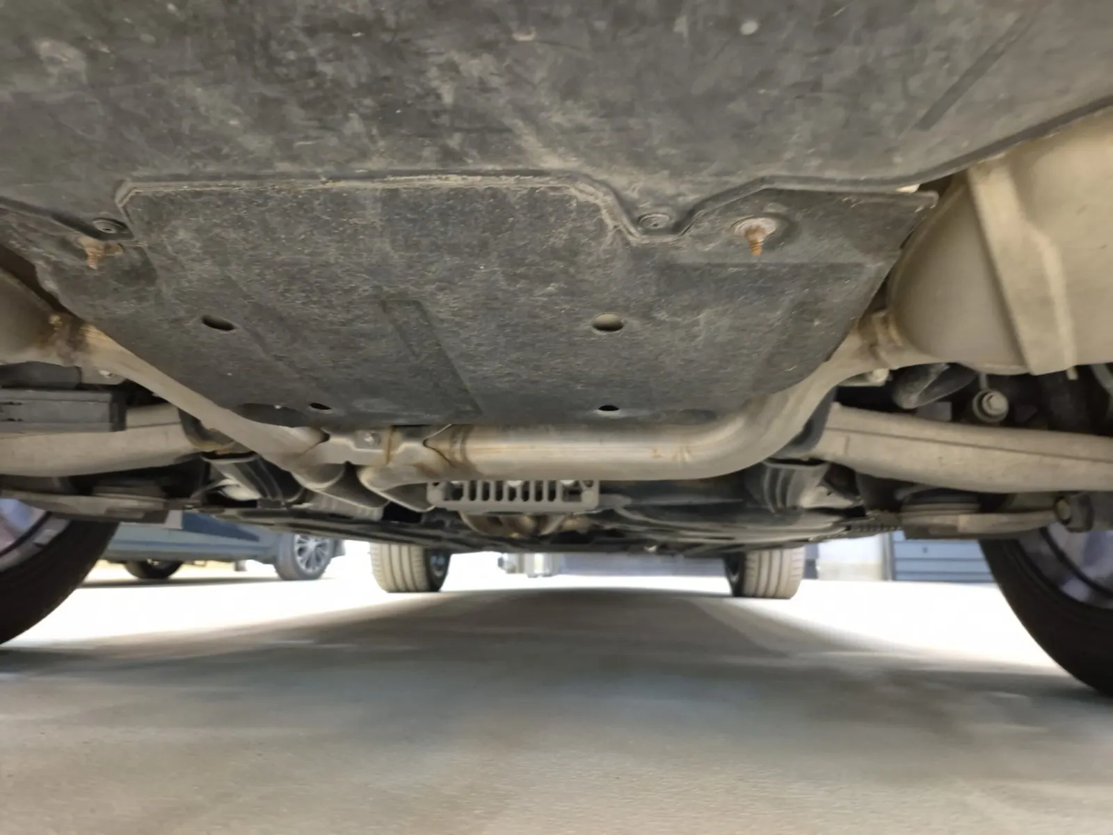 Undercarriage - Rear Photo