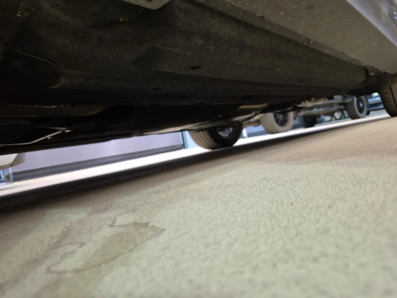 Undercarriage - Driver Photo