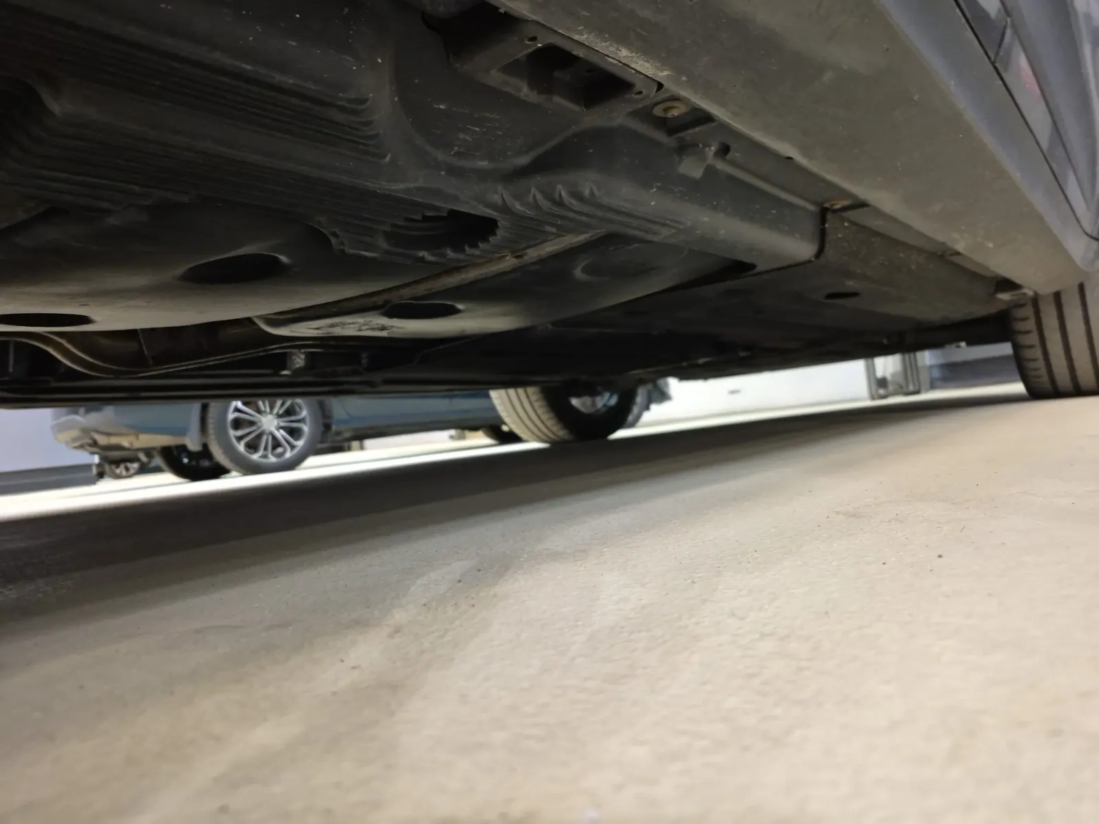 Undercarriage - Passenger Photo