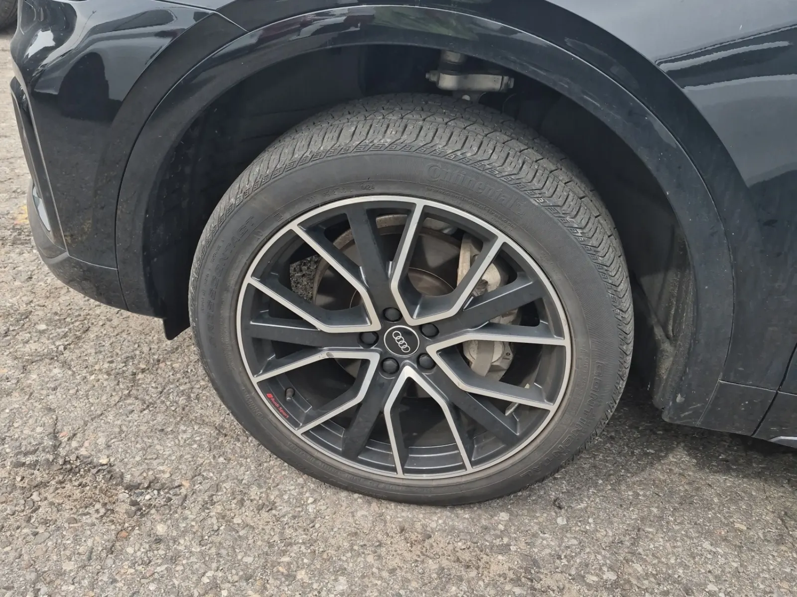 Front driver wheel/tire photo