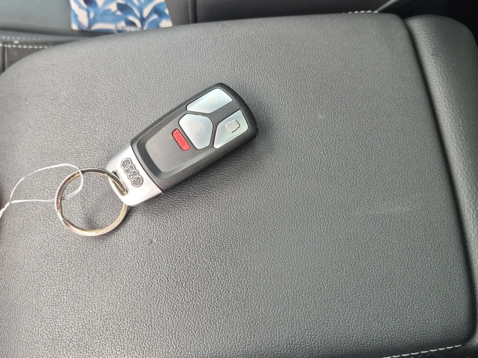 Keys/Fobs/Manual Photo