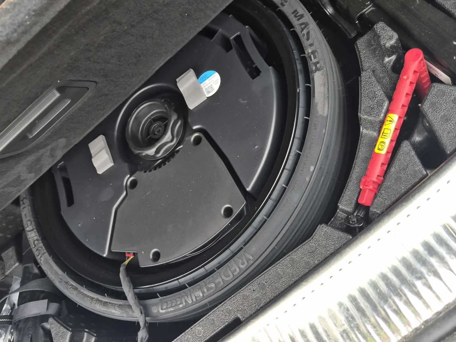Spare Tire & Wheel Photo