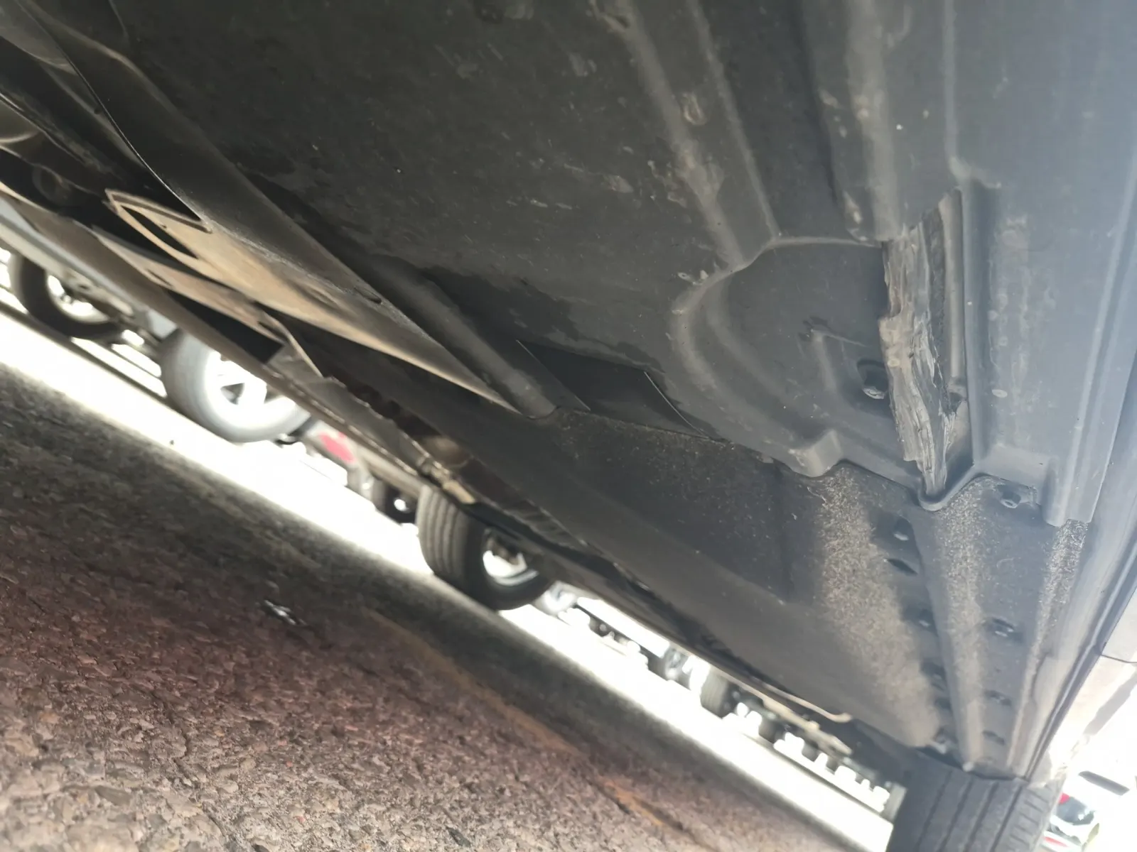 Undercarriage - Passenger Photo