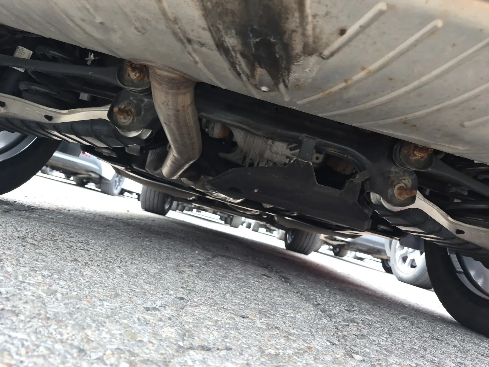 Undercarriage - Rear Photo
