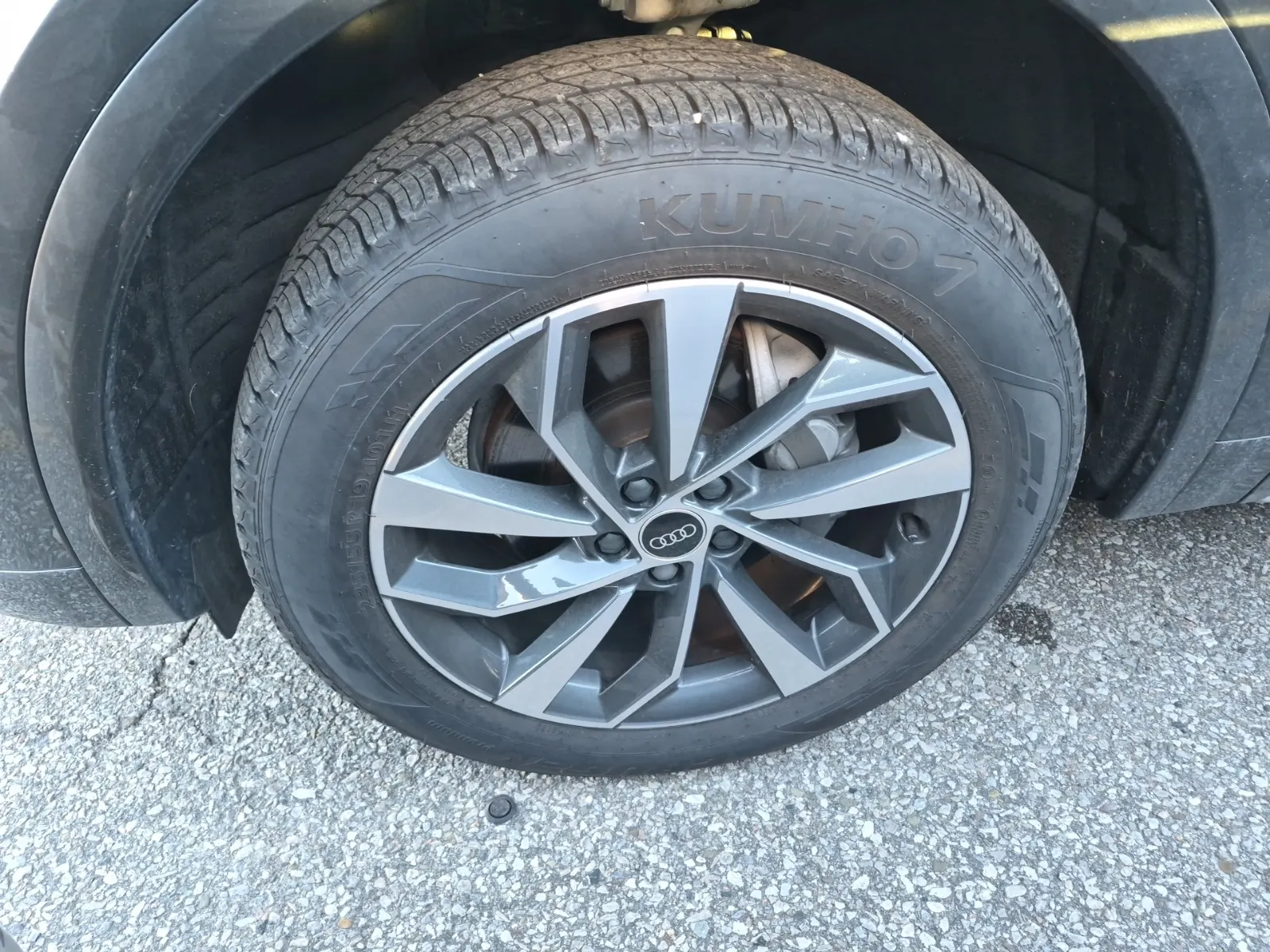Front driver wheel/tire photo