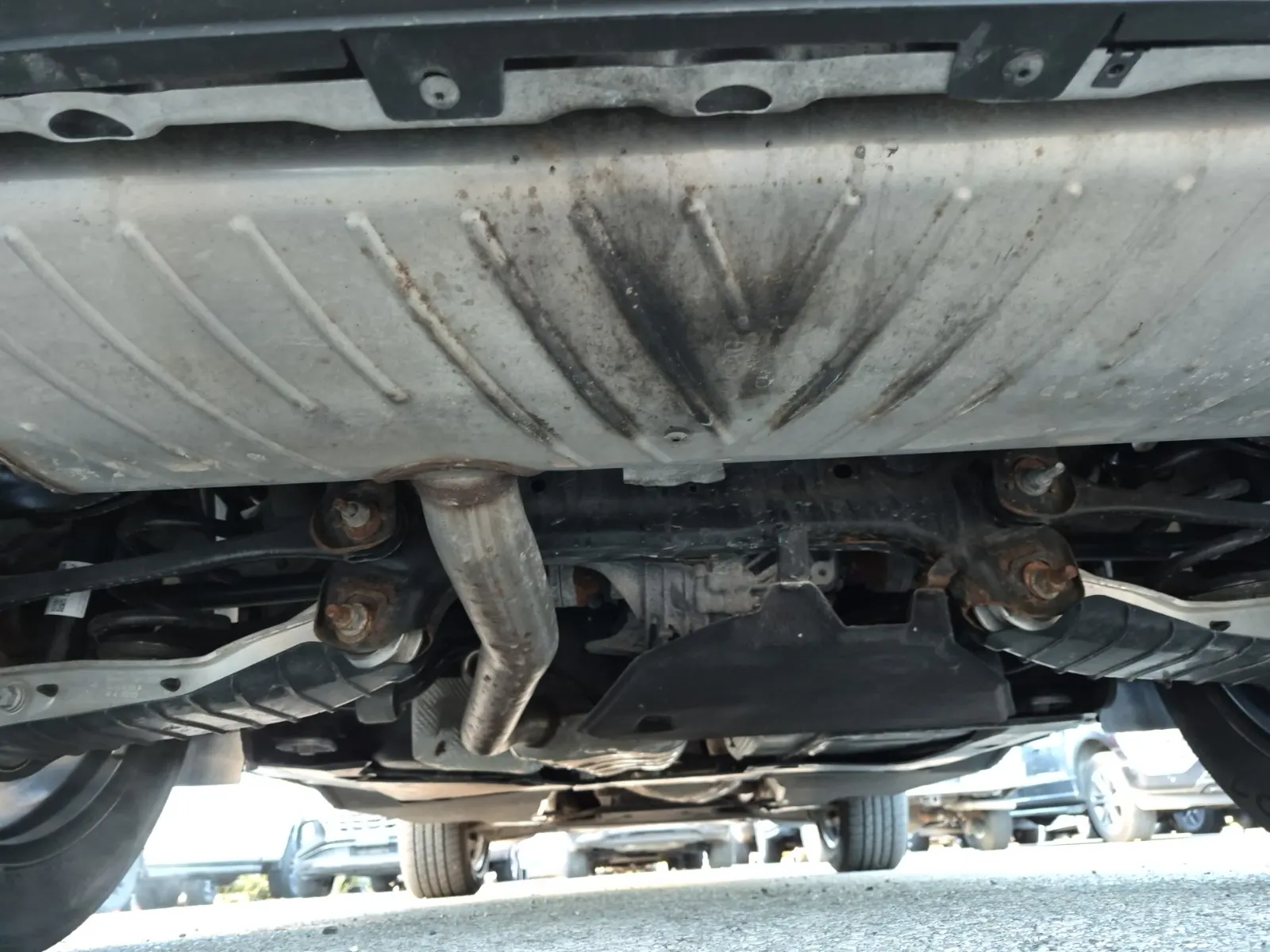 Undercarriage - Rear Photo
