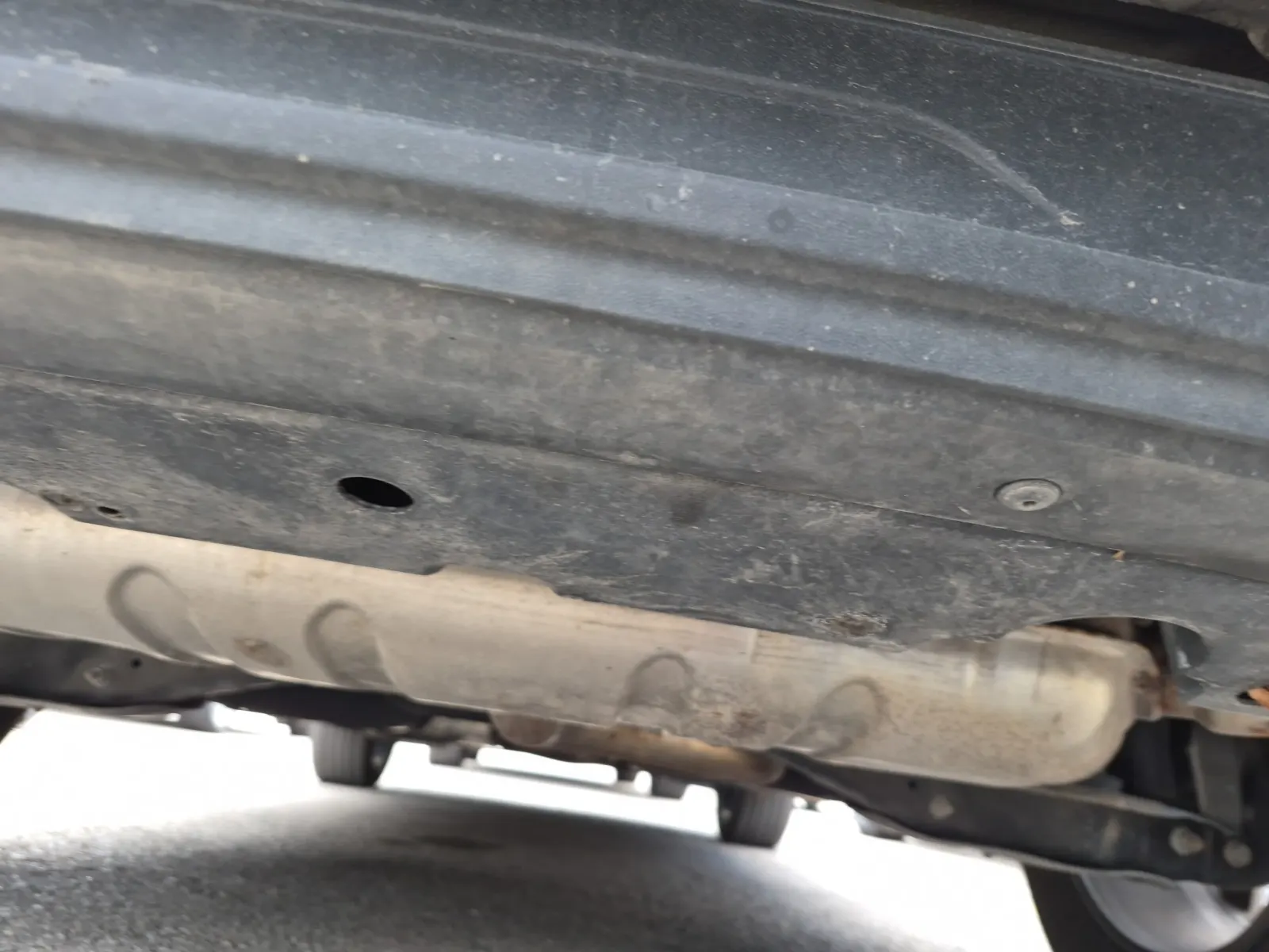 Undercarriage - Rear Photo