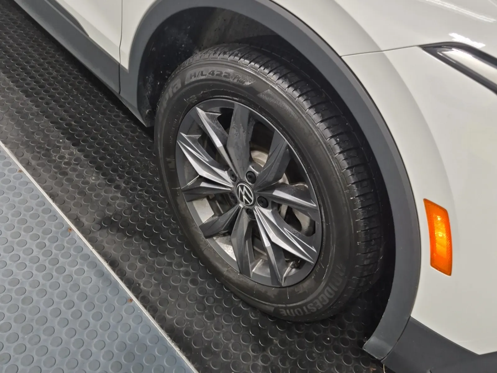 Right Front Wheel/Tire Photo