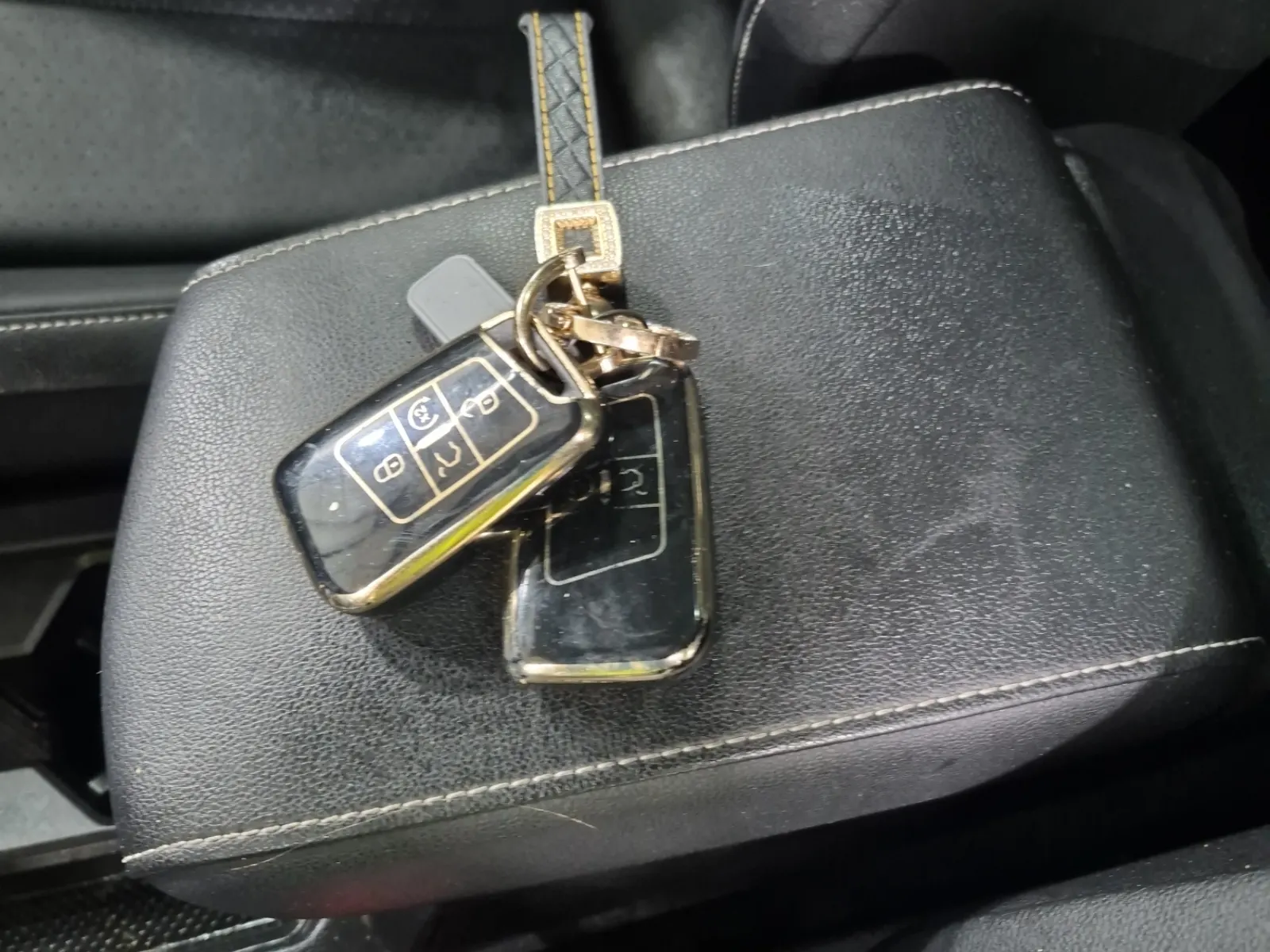 Keys/Fobs/Manual Photo