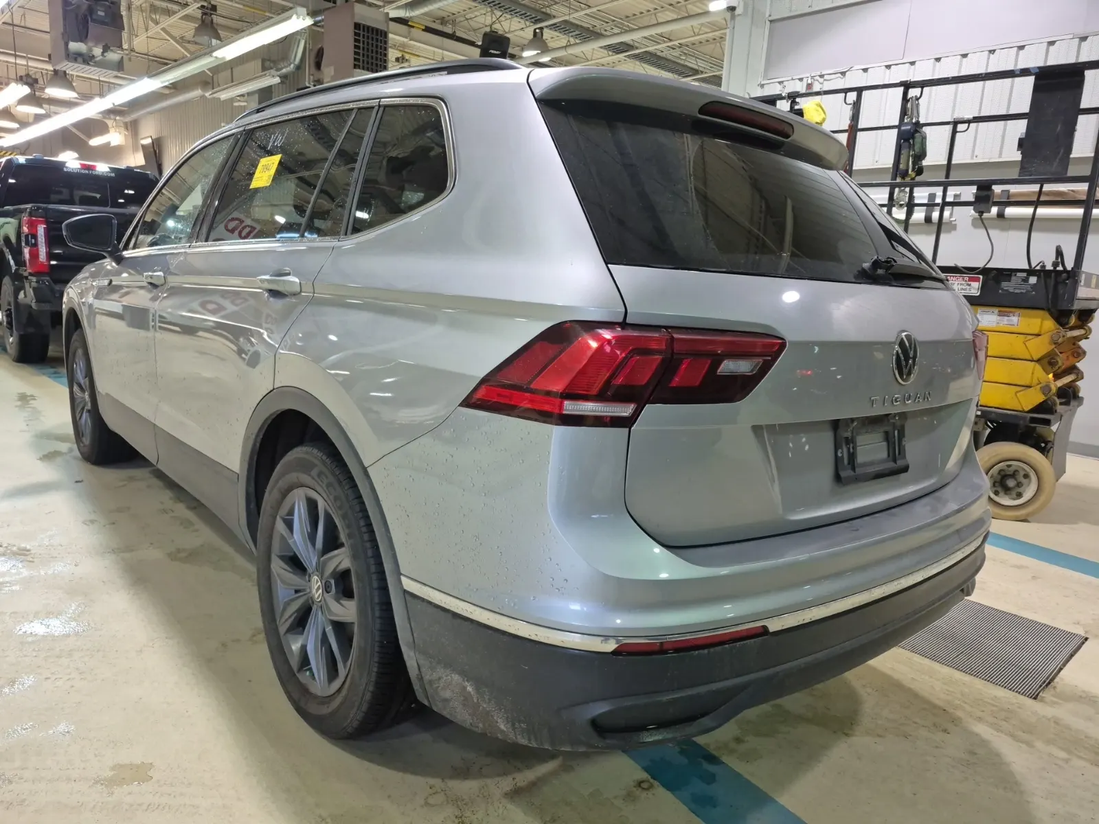 Driver Rear 3/4 Photo