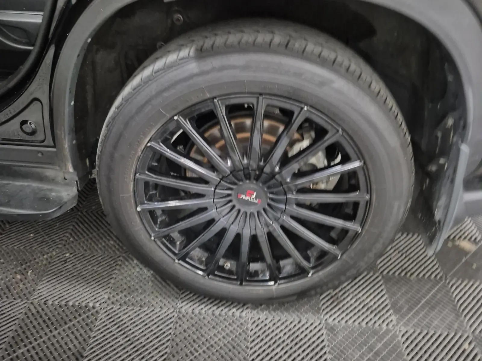 Left Rear Wheel/Tire Photo