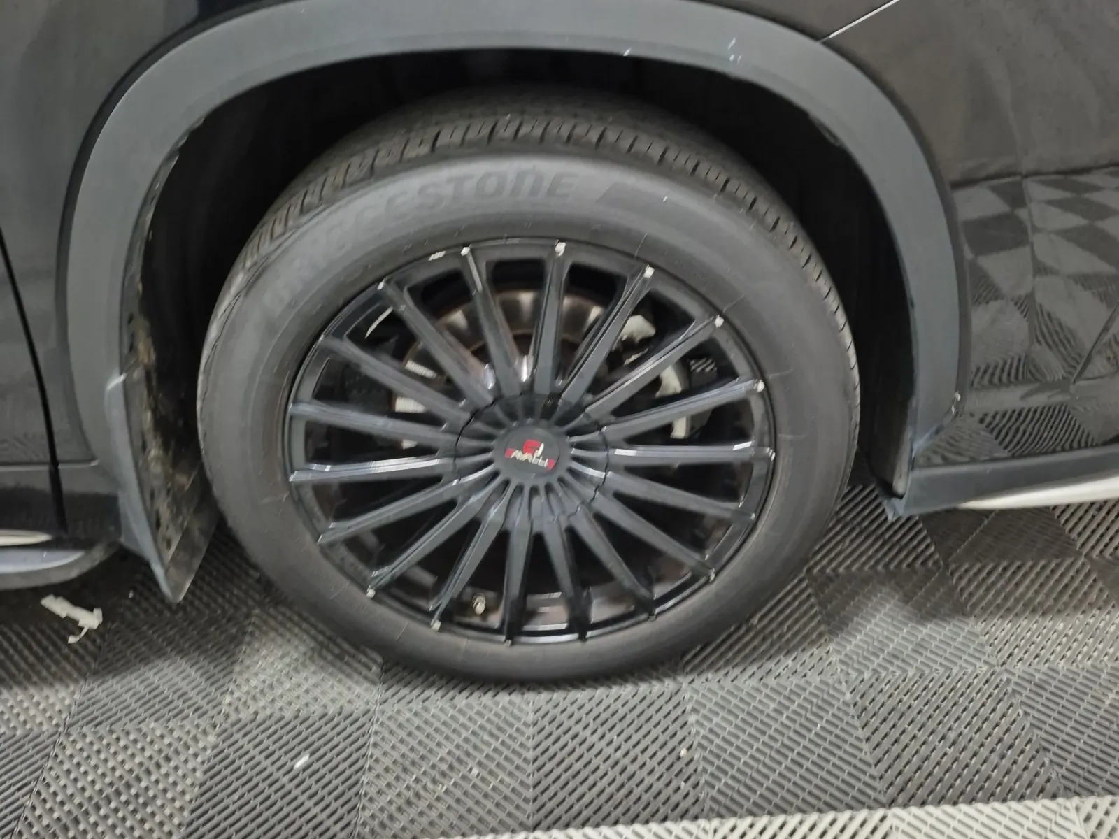 Right Front Wheel/Tire Photo