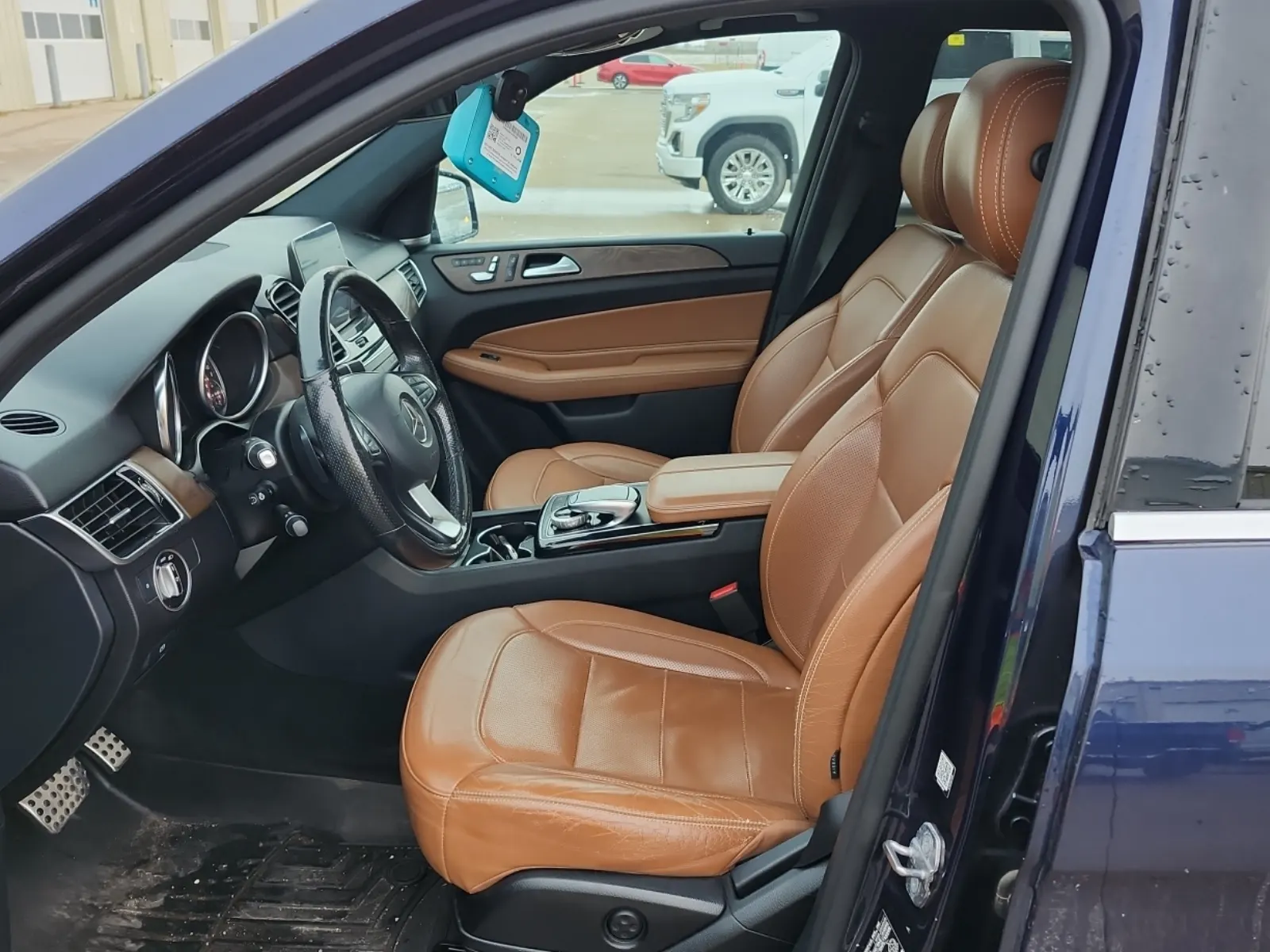 Front Interior Photo