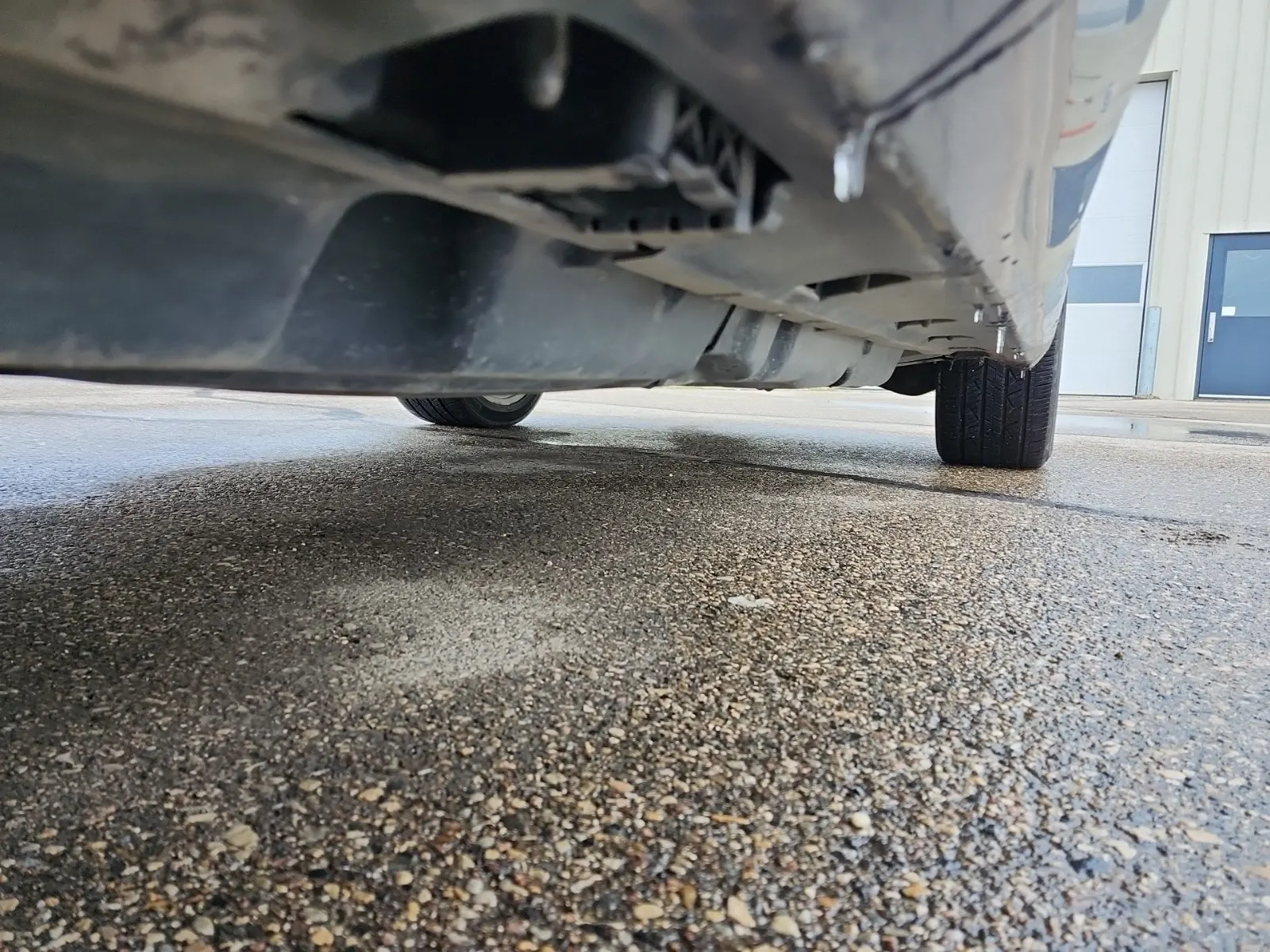 Undercarriage - Passenger Photo