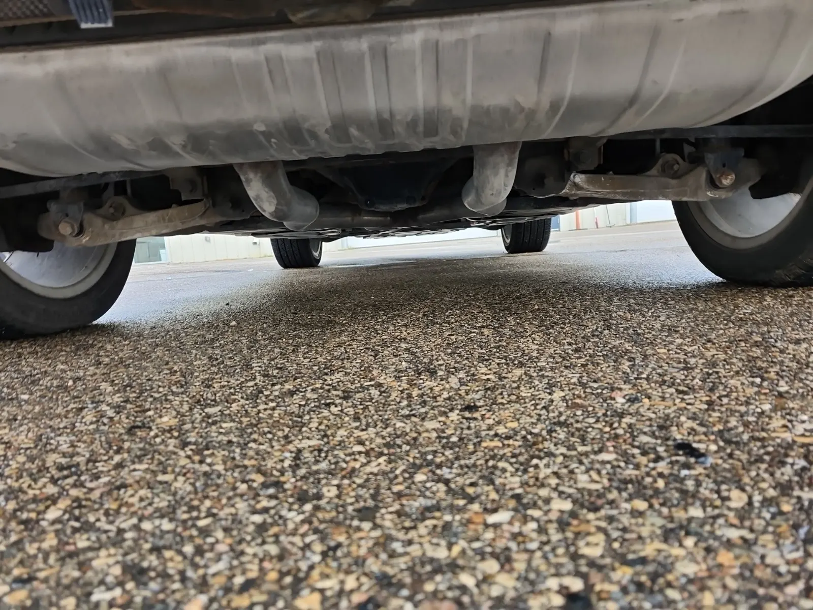 Undercarriage - Rear Photo