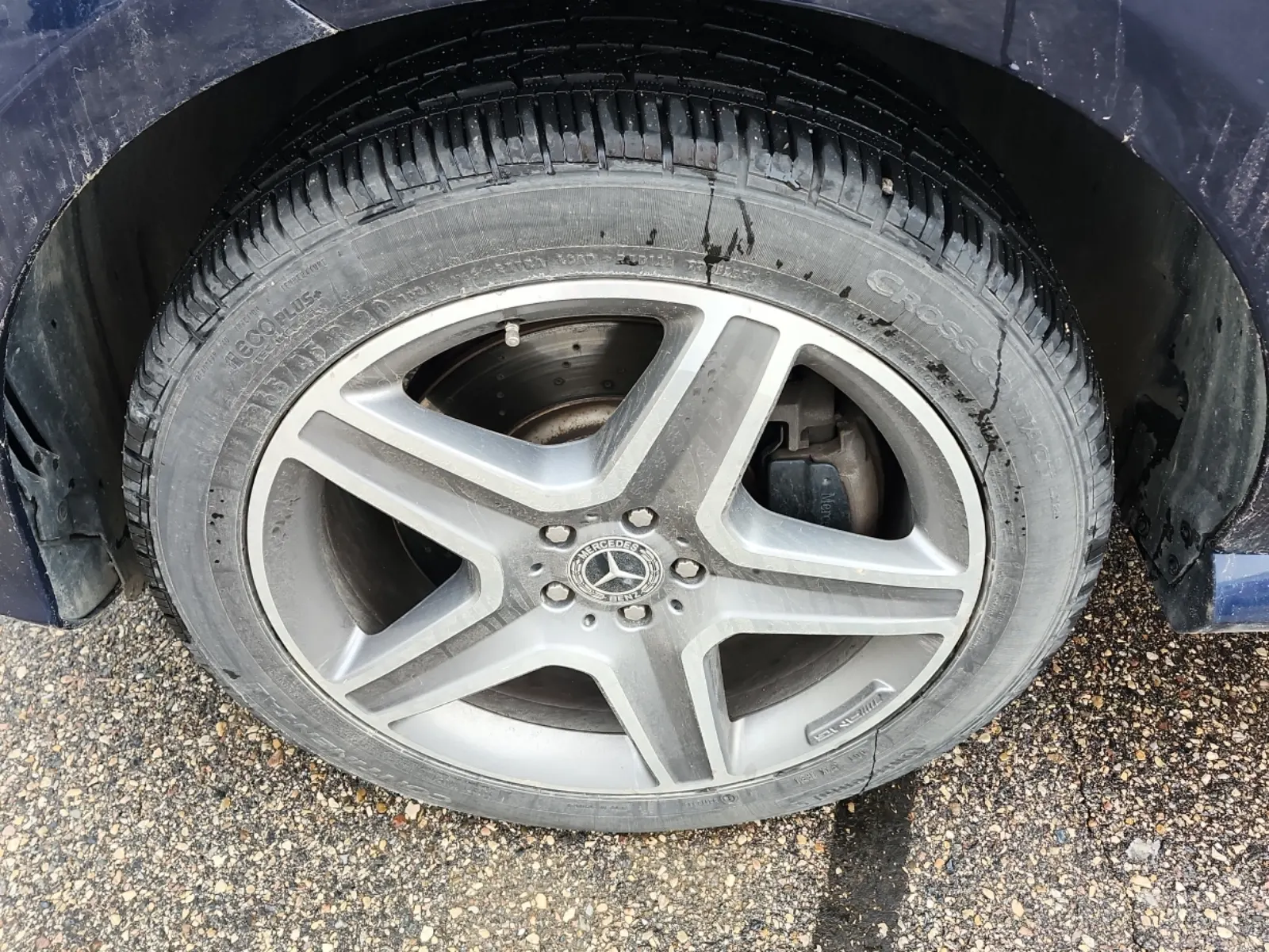 Front driver wheel/tire photo