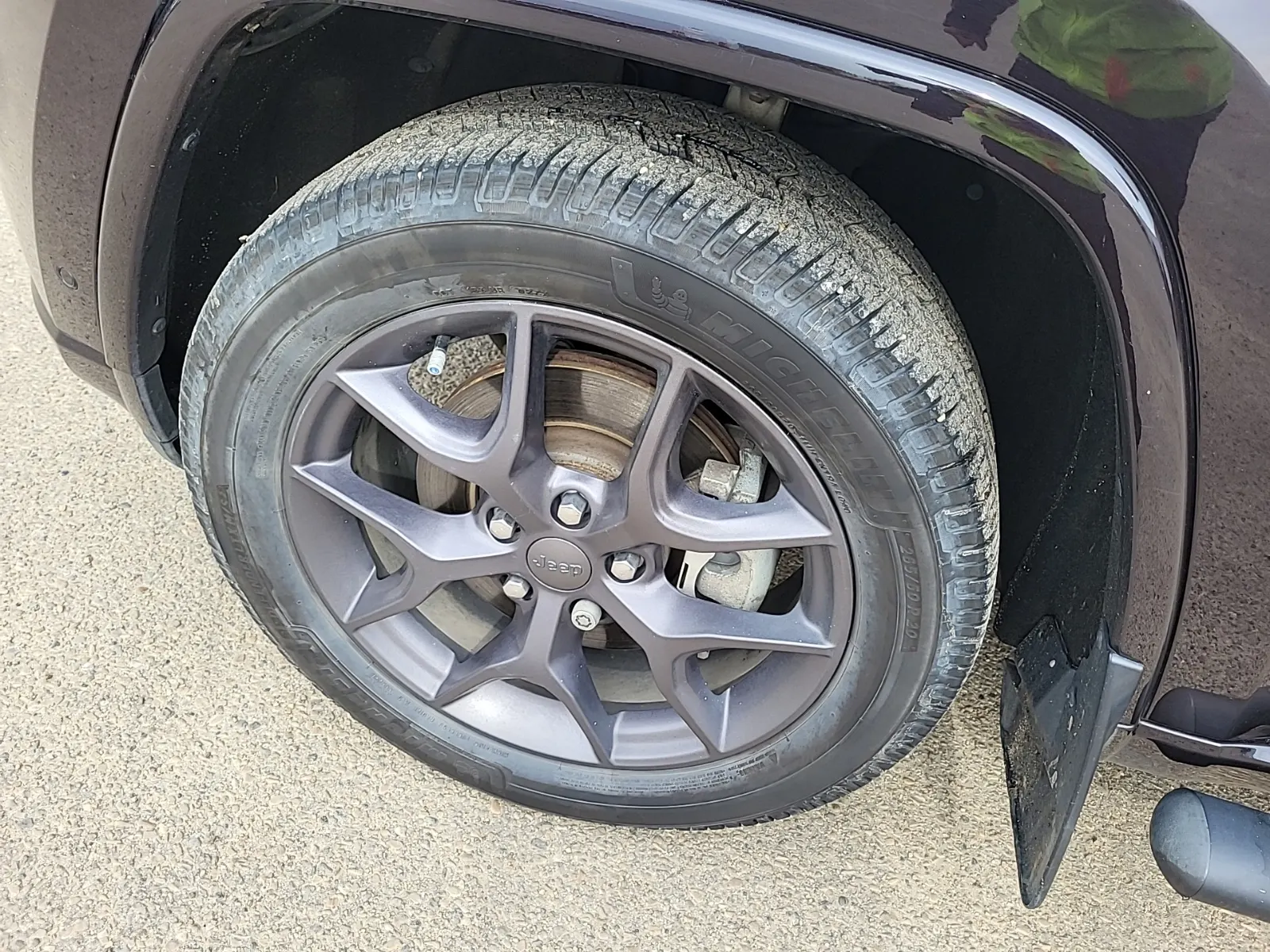 Front driver wheel/tire photo
