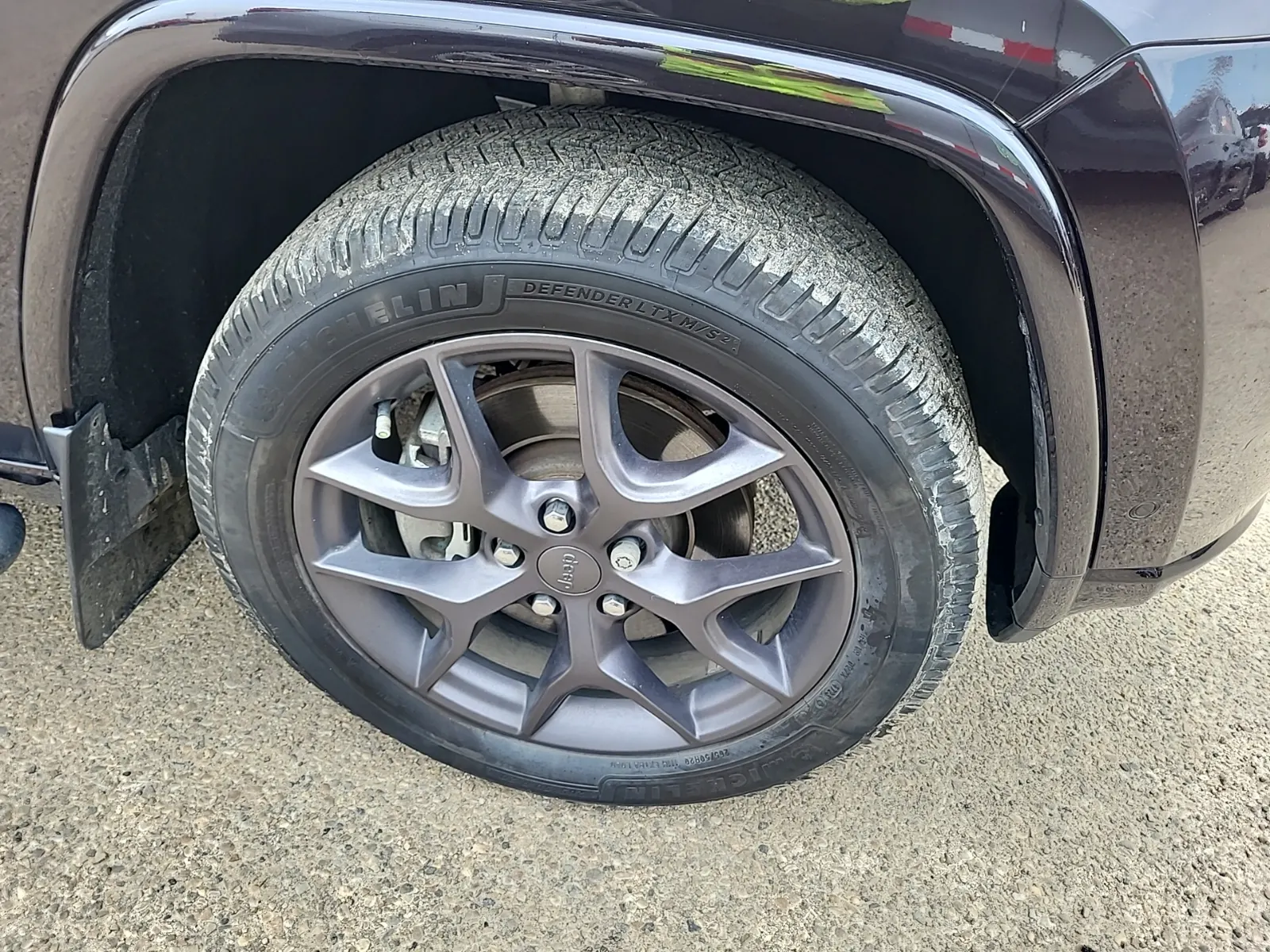 Right Front Wheel/Tire Photo