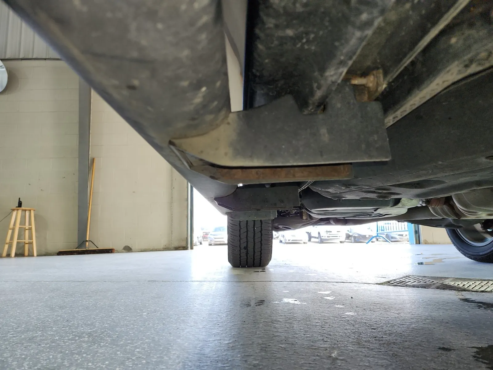 Undercarriage - Passenger Photo
