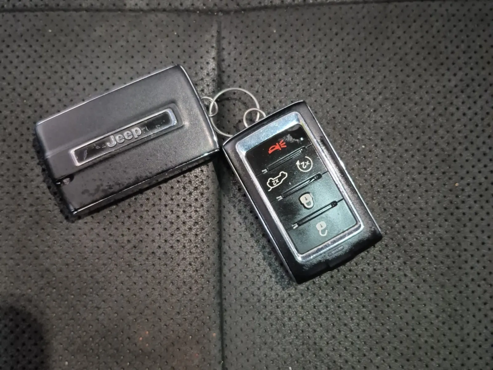 Keys/Fobs/Manual Photo