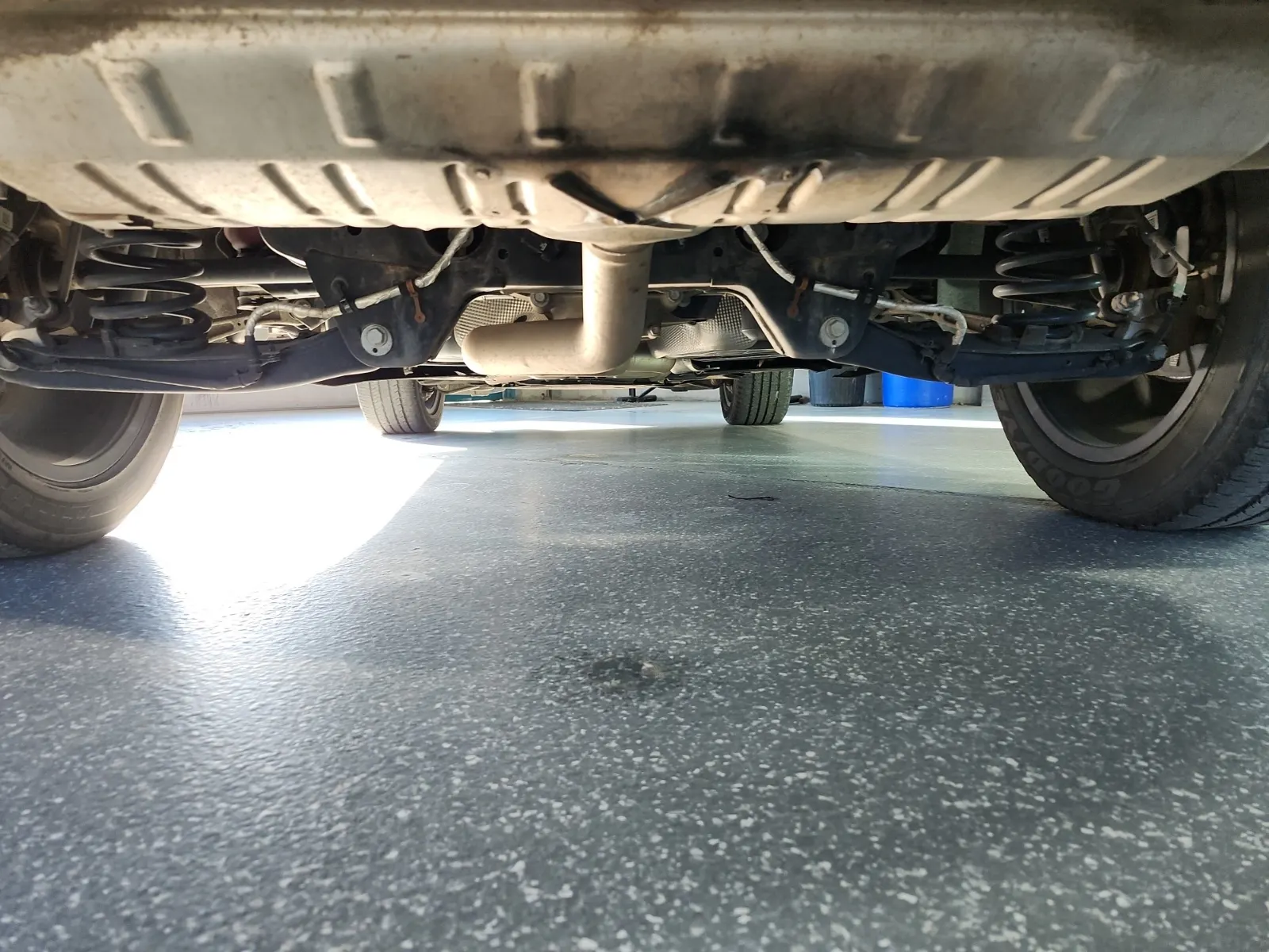 Undercarriage - Rear Photo