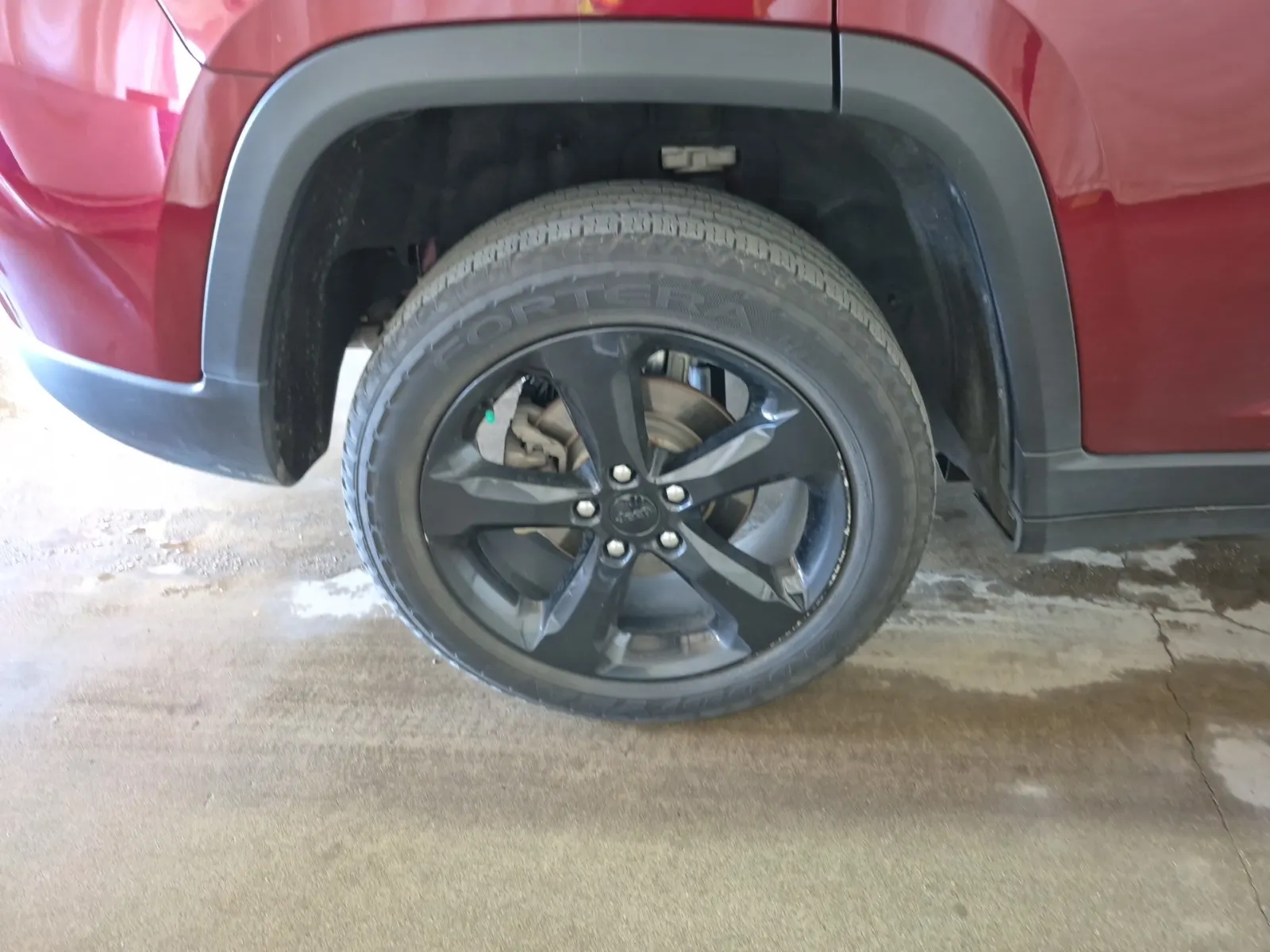 Right Rear Wheel/Tire Photo